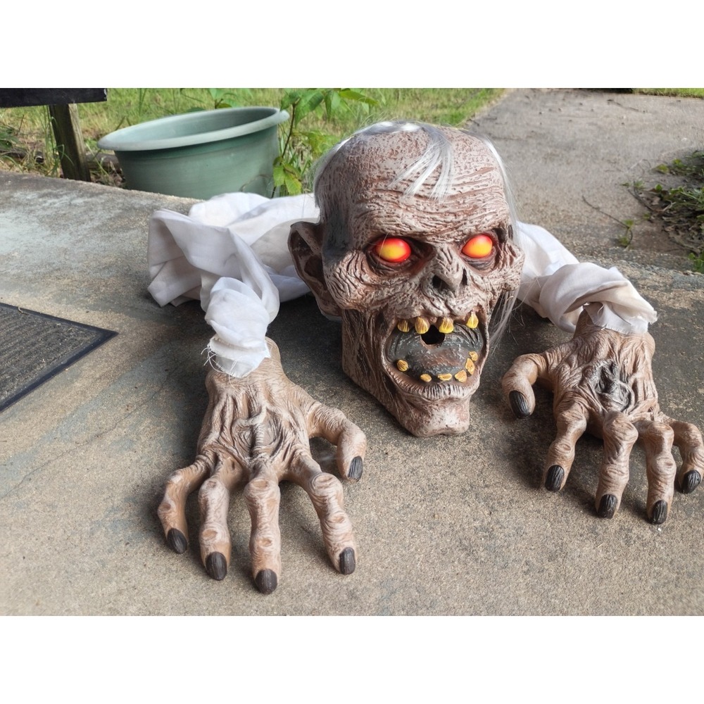 Rare Spirit Halloween Fogging Gaseous Ghoul Fogger Not Included Plastic‎ China